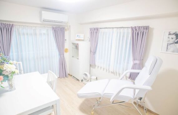 耳つぼ施術で短期で痩せてキープを目指す。運動苦手なあなたでも「カラダ変わる」ダイエットは、美Lifeプロデュース。